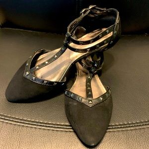 Women’s 8.5 Black Studded Pointed Toe Flats